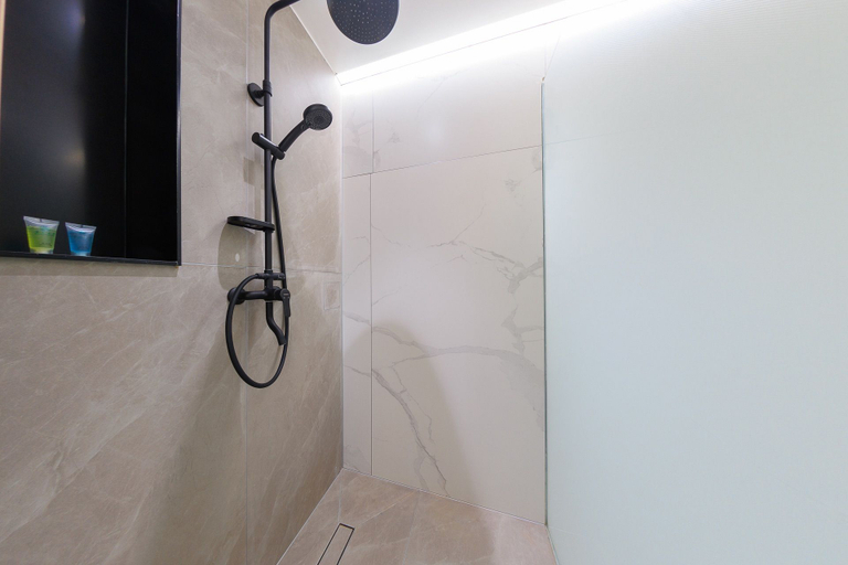 Bathroom, Dajiaoting International Business Hotel, Beijing