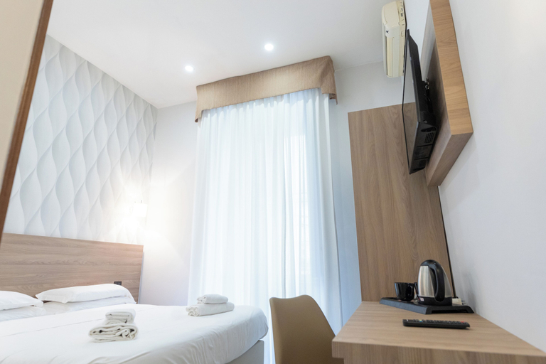 Bedroom 5, Garibaldi Suite, Napoli