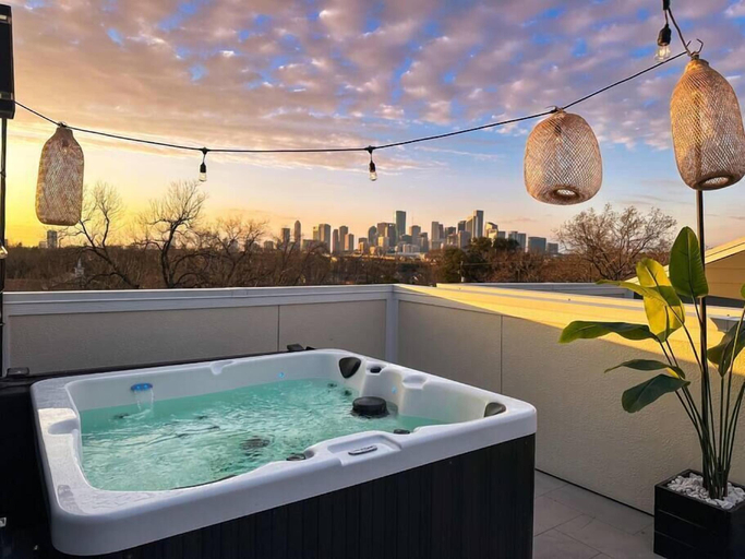 Sport & Beauty 5, Paradise Palace Best Rooftop in HTX w Hot Tub, Houston