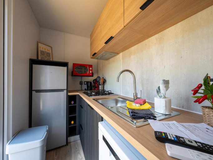 Kitchen 5, Cozy Caravan Escape for 6, Oost-Vlaanderen