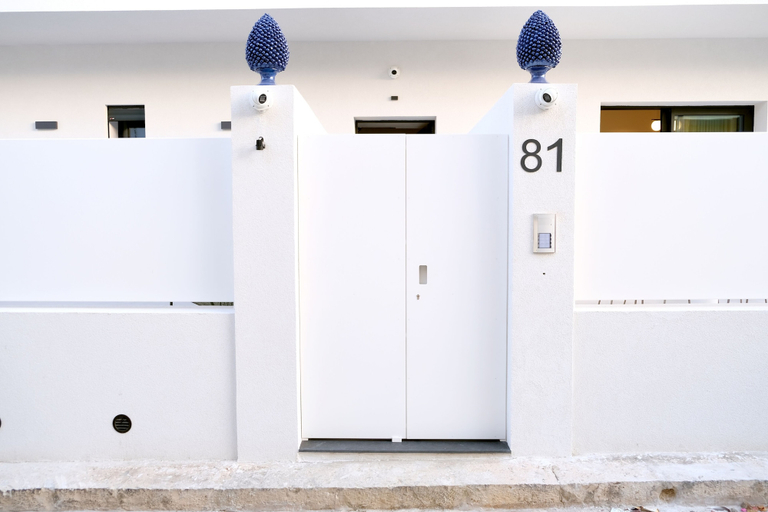 Property entrance, Bianco e Blu Boutique Apartments, Ragusa