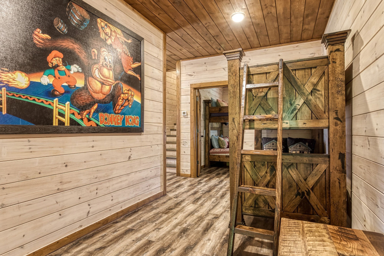 Room 2, All Decked Out in Pigeon Forge, Sevier