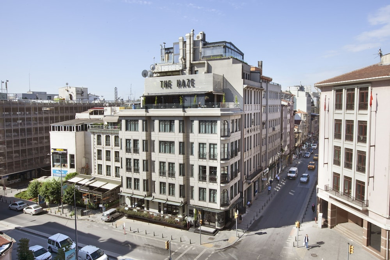 Exterior & Views