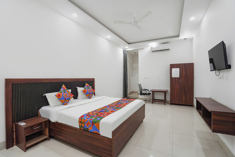 Room 2, FabHotel Luxury Stay, Gautam Buddha Nagar