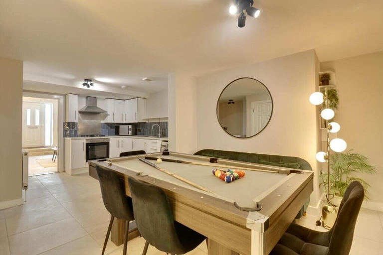 Interior 5, Southsea Luxury Apartment with Hot tub, Portsmouth