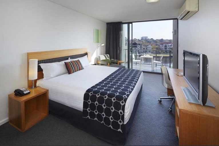 Bedroom 3, East Perth Suites Hotel, Perth
