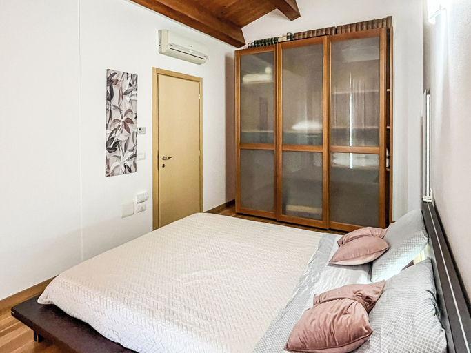Room 3, Casa Giugno, Bologna