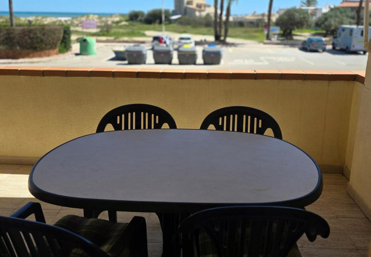 Outdoor dining, 1 Bed Flat - Sleeps 2 - Parking - Wifi, Southampton