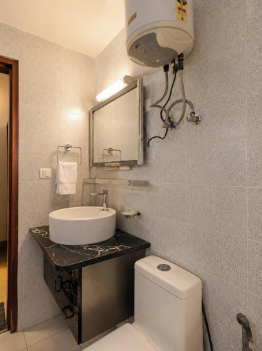 Bathroom 3, Regalia by Red Olive1bhkprem Mandirbanke Bihari, Mathura