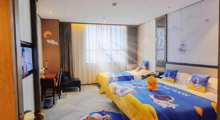 Bedroom 2, Dahe Jinjiang Hotel, Zhengzhou