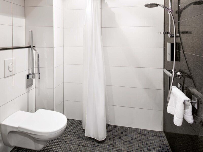 Bathroom 5, B&B Hotel Offenbach-Süd, Offenbach am Main