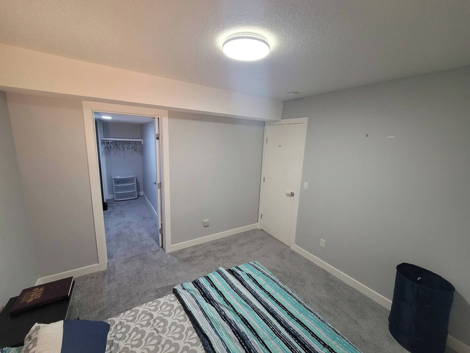 Room 5, Luxurious Home Away From Home With Aircon, Division No. 6