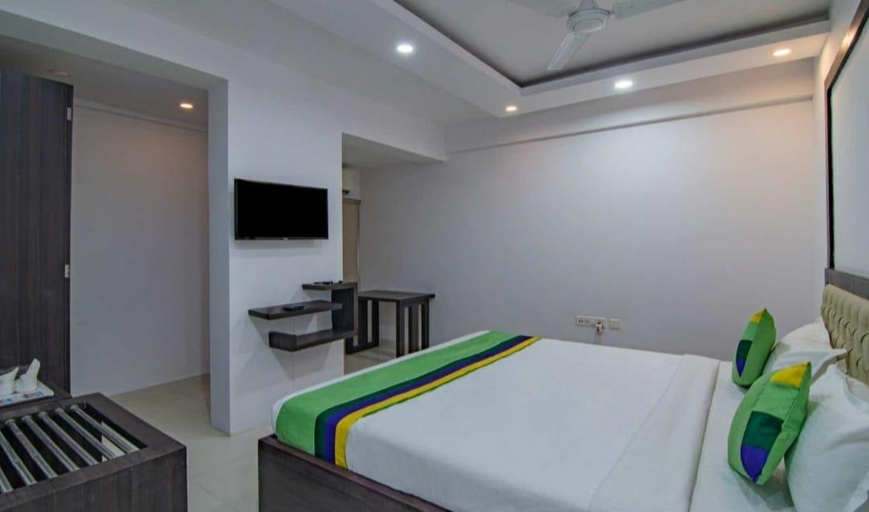 2, Platinum Studio Nr. Eco Park Gate., North 24 Parganas