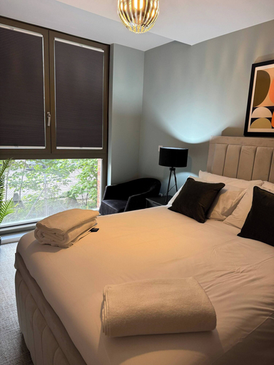Room 5, Apartment in Botanical Gardens, Old Trafford, Manchester