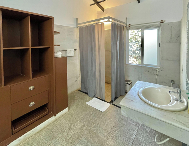 Bathroom 3, The Hideaway Hosur by evaddo stays, Krishnagiri