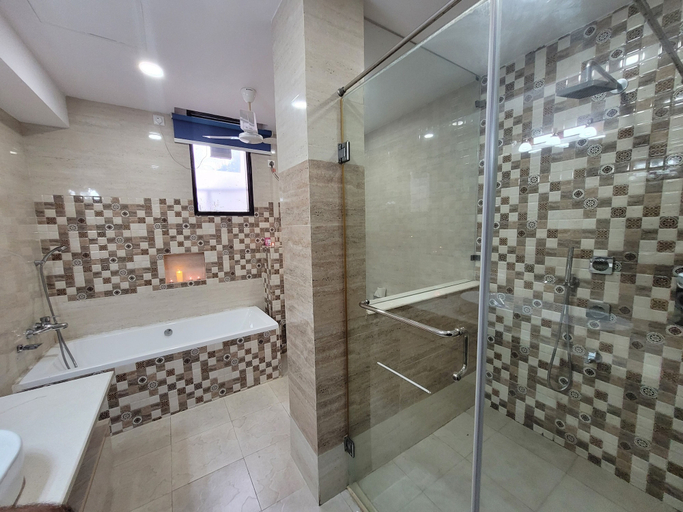 Bathroom 5, Isaki Suites by Ivory Stays, Gurgaon