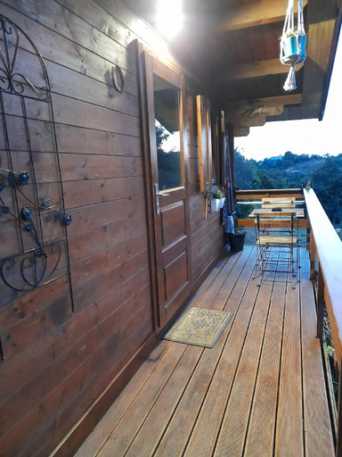 3, Tranquil Chalet Retreat with Shared Pool in Esti, Portugal, Faro