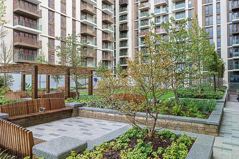 Property grounds 4, Apartment Sleeps 4 - Parking & Wifi, London