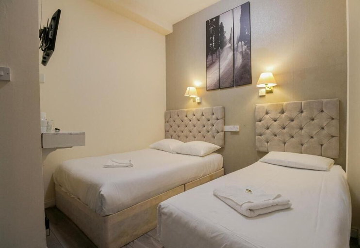 Bedroom 3, Hyde Park Court Hotel, London