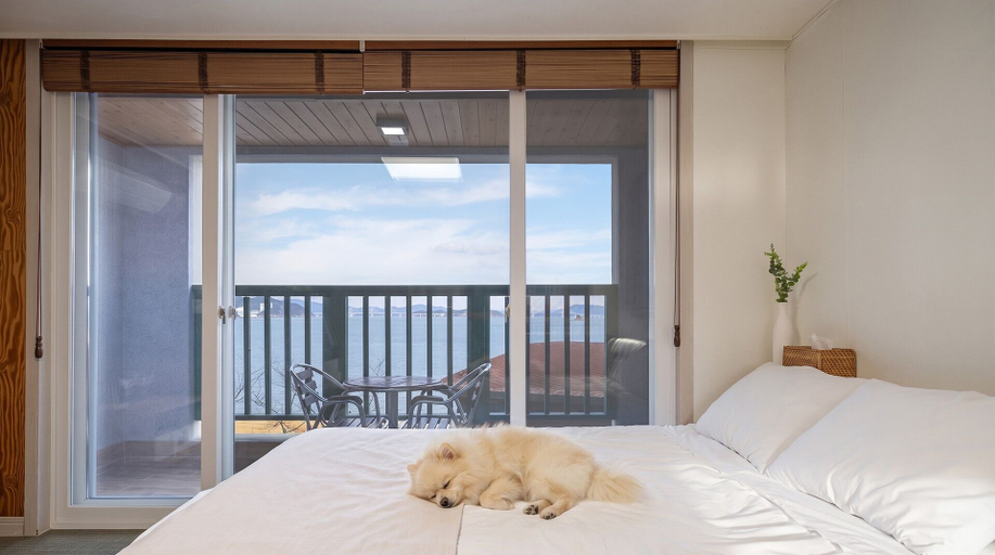 Bedroom 1, Geoje Beachwhite Pension, Geoje