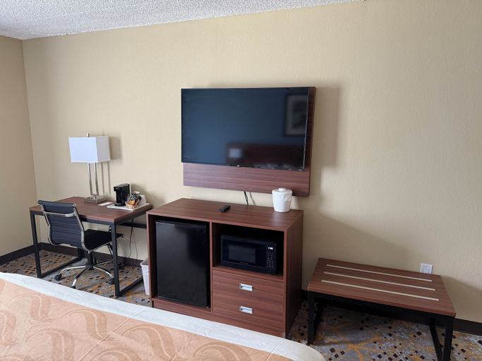 Others 5, Holiday Lodge Hotel & Conference Center, Fayette