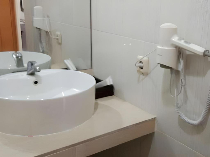Bathroom, Charaka Hotel, Cianjur