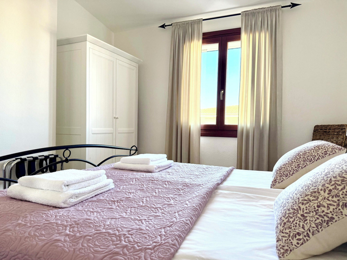 Room 4, Casa Caterina - Spacious Sea-View Apart, Sassari