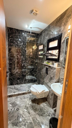 Bathroom 5, Amon Ra Hotel, Al-Ahram