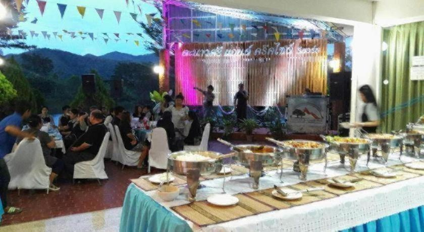Food & Drinks, Tanaosri & Creekside Resort, Suan Phung