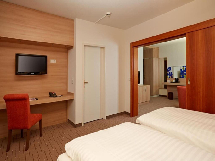Bedroom 4, Sunday Hotel Wiesbaden Niedernhausen, Rheingau-Taunus-Kreis