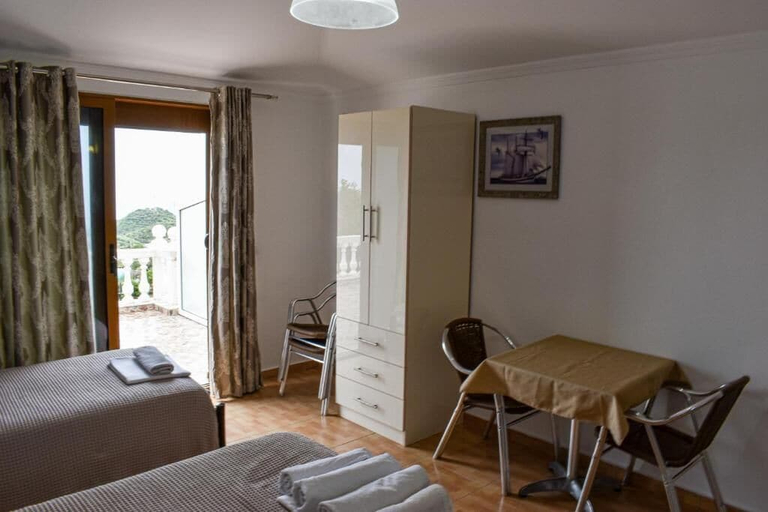 Room 2, Kompleks Angjelo, Sarandës