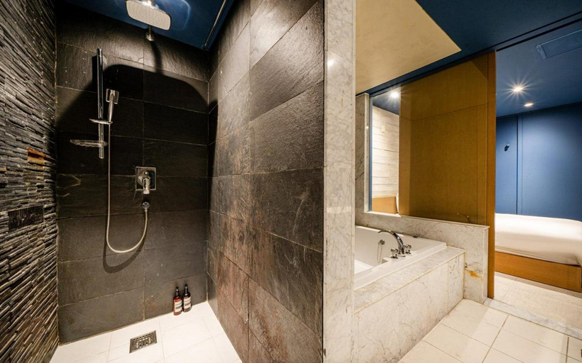 Bathroom 5, Cliff Bay Hotel, Haeundae