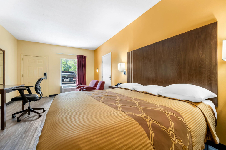 Bedroom 3, Rodeway Inn, Leflore