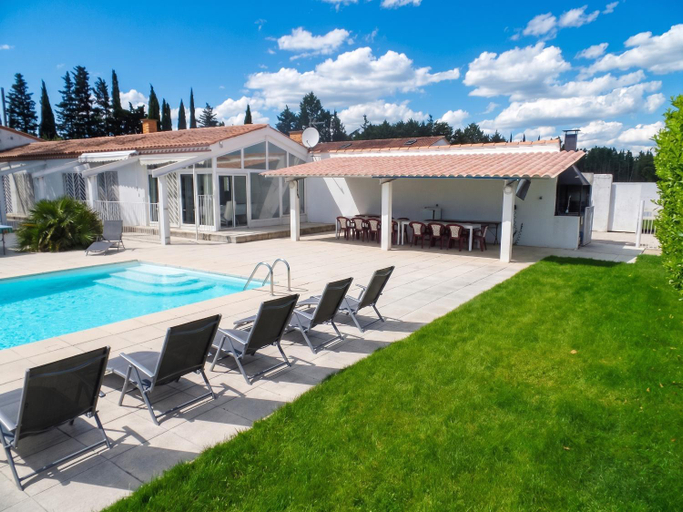 Sport & Beauty 2, Villa spacieuse et elegante a Meynes avec piscine privee, Gard