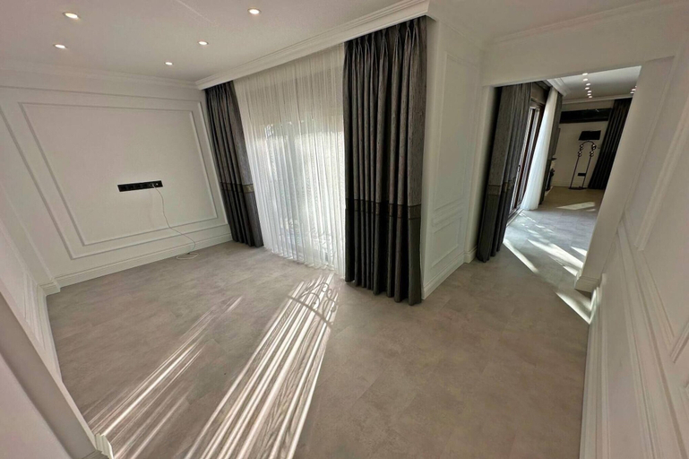 Room 5, 6-room Villa with Private Pool and Garden, Beylikduzu