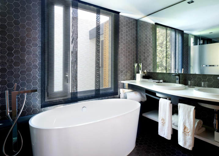 Bathroom 5, Hotel Espana, Barcelona