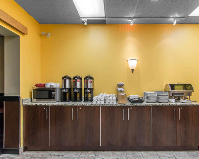 Food & Drinks 4, Quality Inn & Suites Bay Front, Algoma