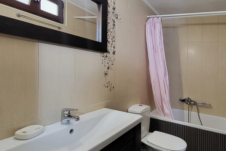 Bathroom 3, George's Poet Maisonette, Crete