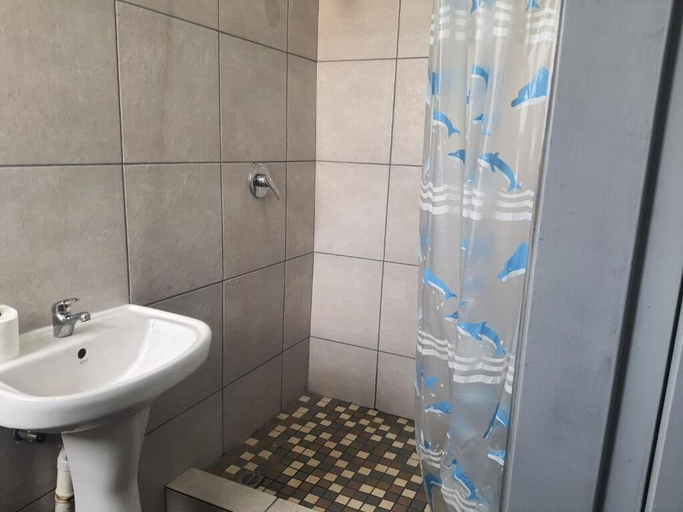 Bathroom 3, De Bliss Lodge, City of Johannesburg