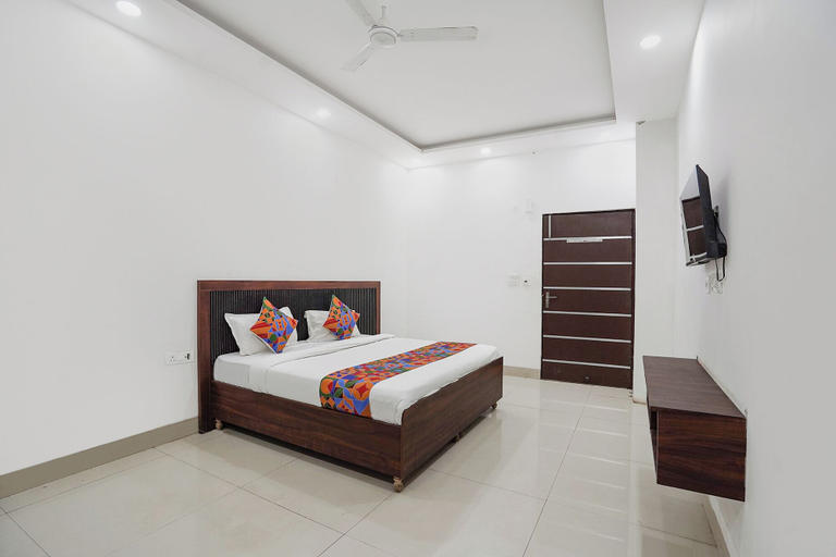 Room 5, FabHotel Luxury Stay, Gautam Buddha Nagar