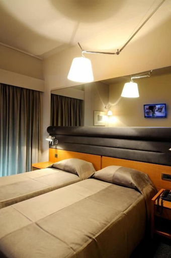Bedroom 2, Maniatis Hotel, Peloponnese