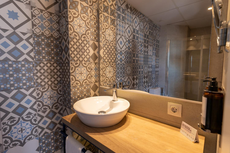 Bathroom 4, Petit Palace Ruzafa, Valencia