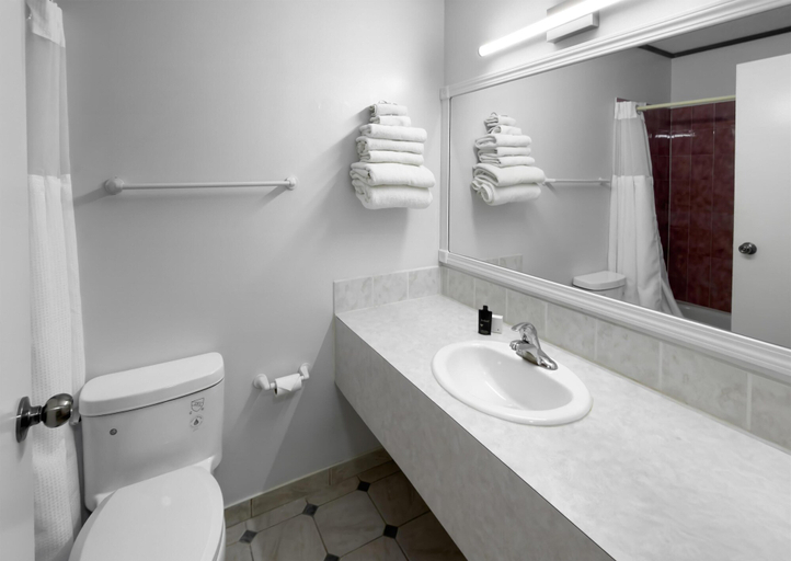 Bathroom 4, Coast Whitecourt Hotel, Division No. 13