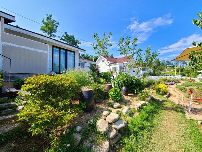 Exterior & Views 1, Goseong Maris Pension, Goseong