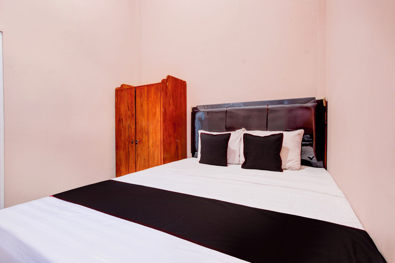 Room 3, Hotel O Archor Guesthouse, Banyumas