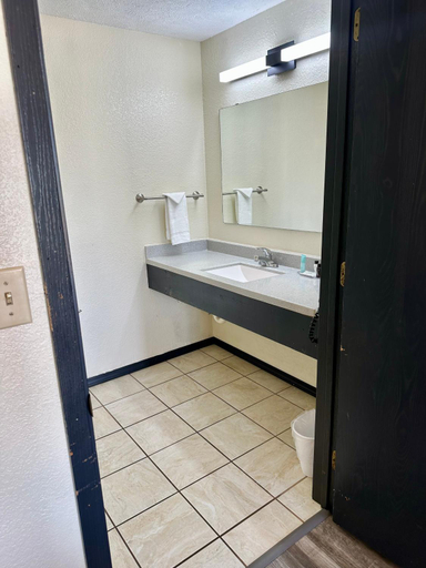 Bathroom 3, Cactus Inn & Suites, Wright