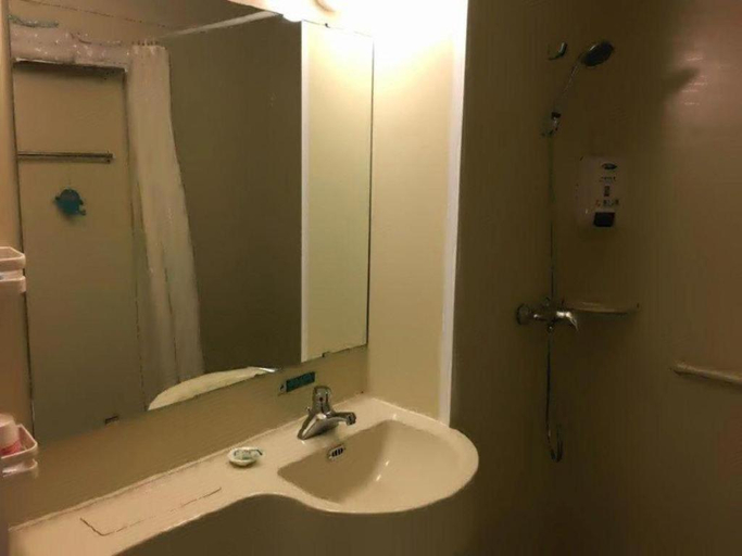 Bathroom, Jinjiang Inn Danjiangkou Station Road, Shiyan