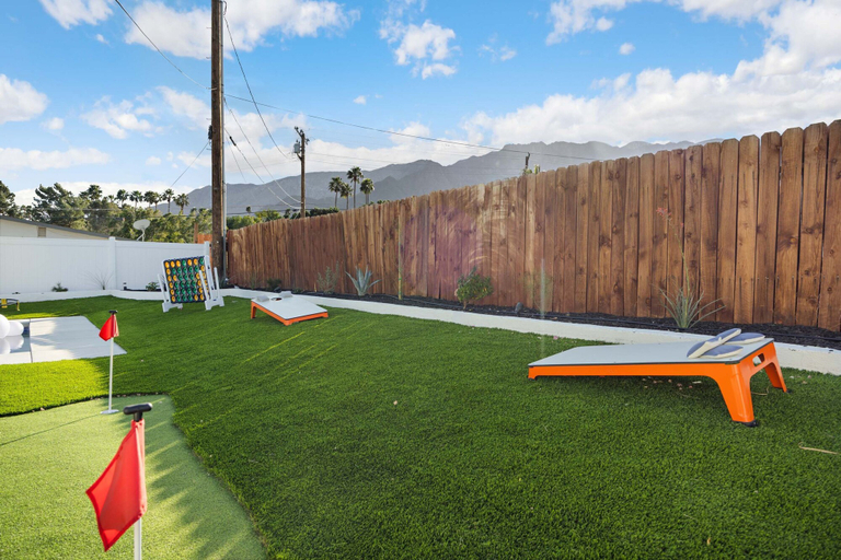 Room 5, Peaks Palms Oasis - Heated Pool - Games, Riverside