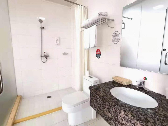 Bathroom, GreenTree Inn Qingdao Jiaozhou Sanlihe Park Express Hotel, Qingdao