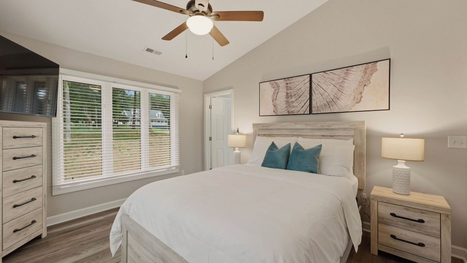 Interior 4, Poolside Paradise by Avantstay Waterfront Home + Pool + Spa Dock + Game Room Near Hiking, Catawba